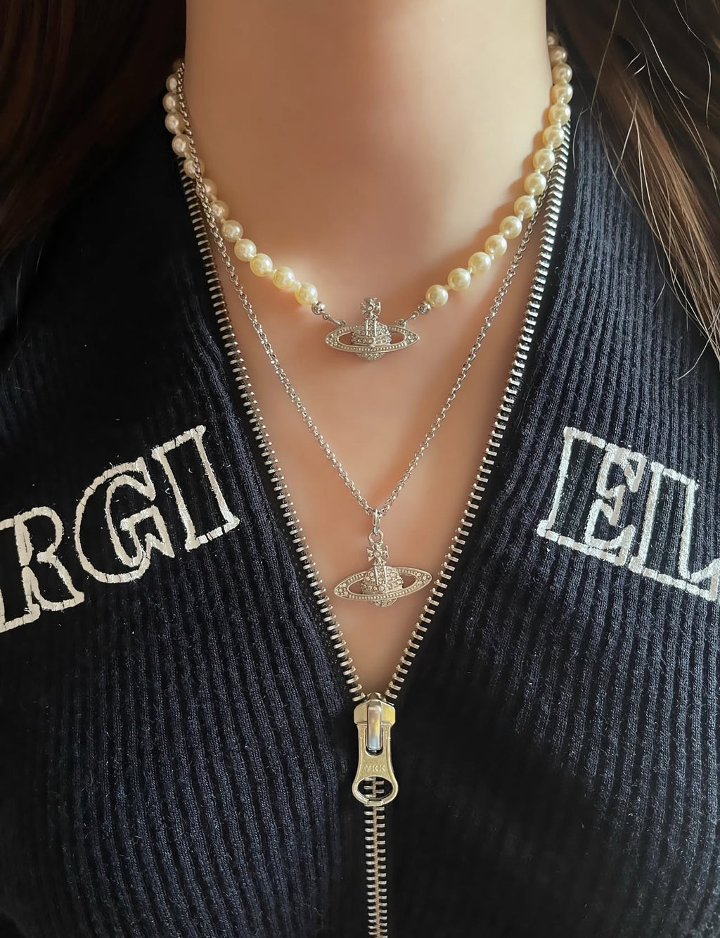 Minibas relief silver pearl choker