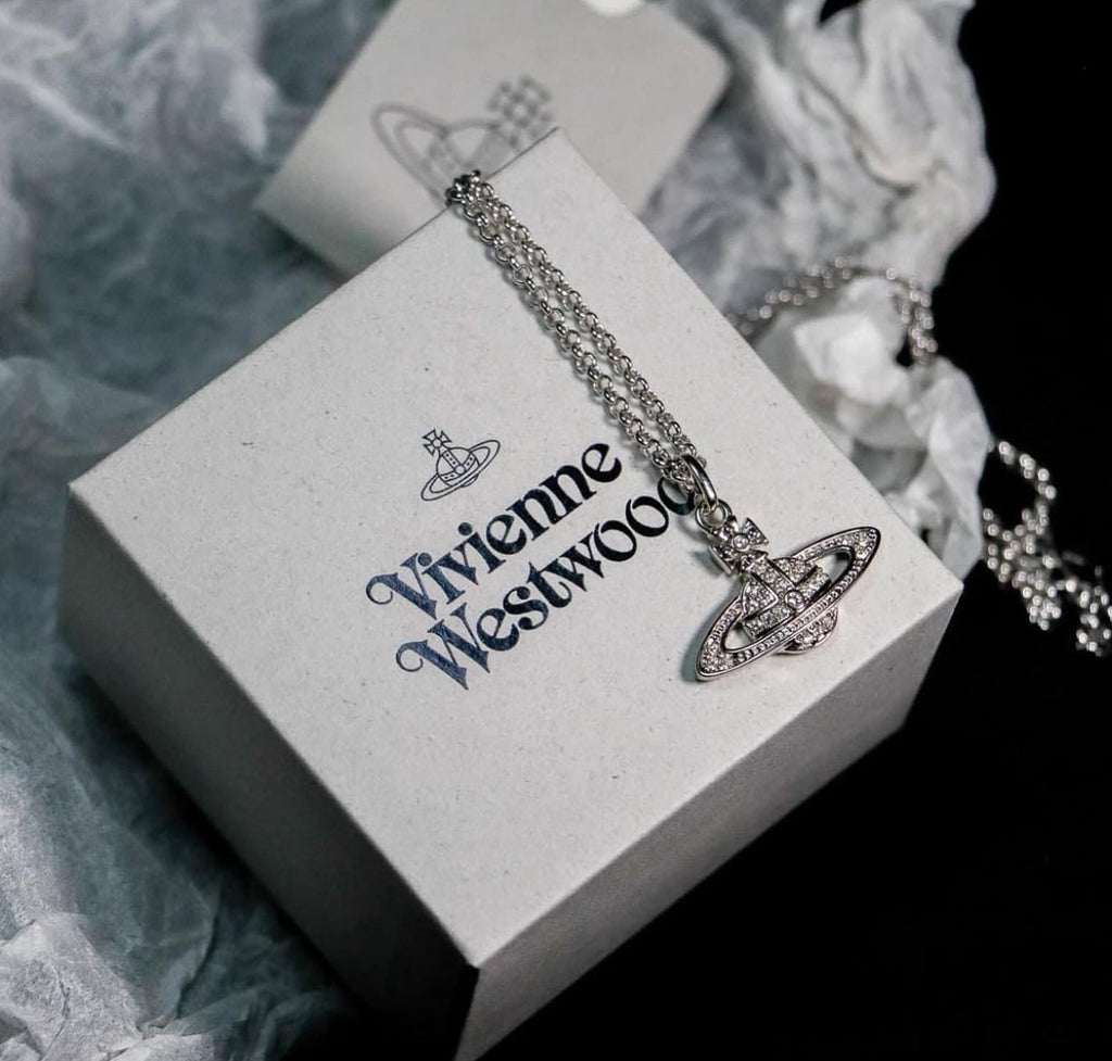 Minibas relief silver pendant