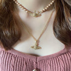 Minibas relief gold pendant