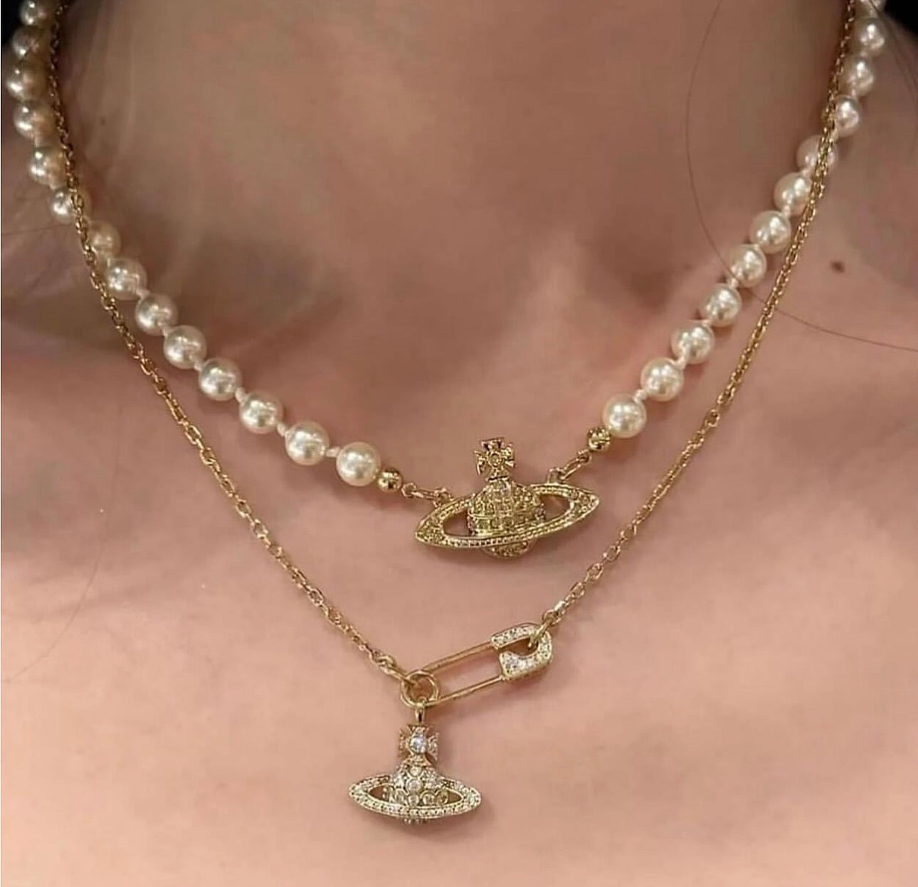 Lucrece gold pendant