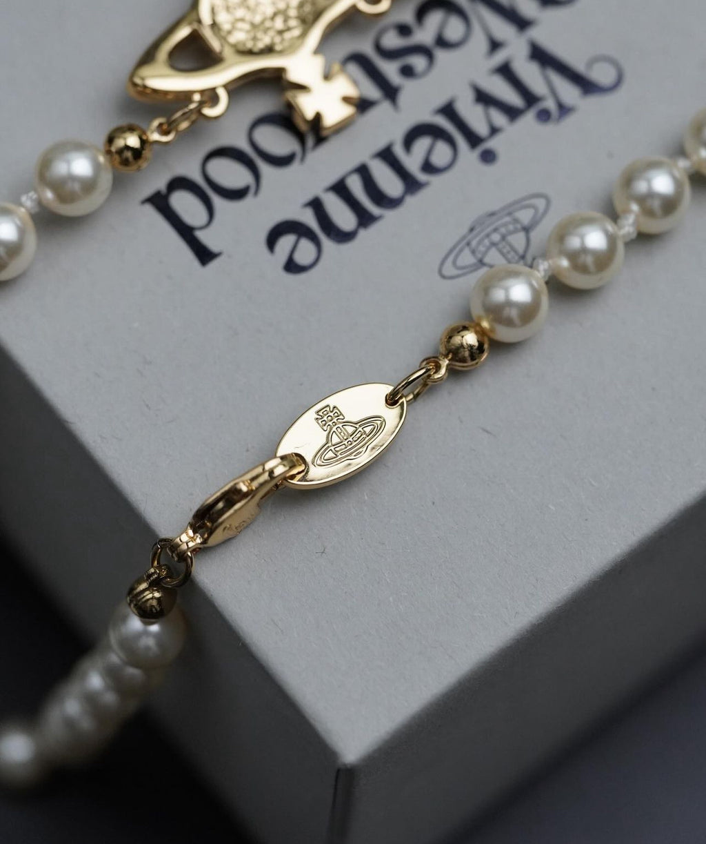 Minibas relief gold pearl choker