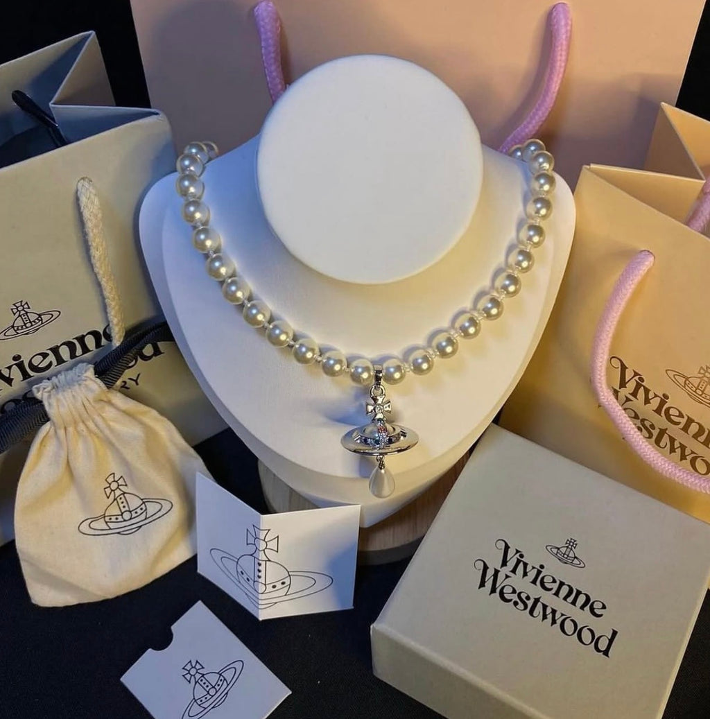 One pearl drop necklace