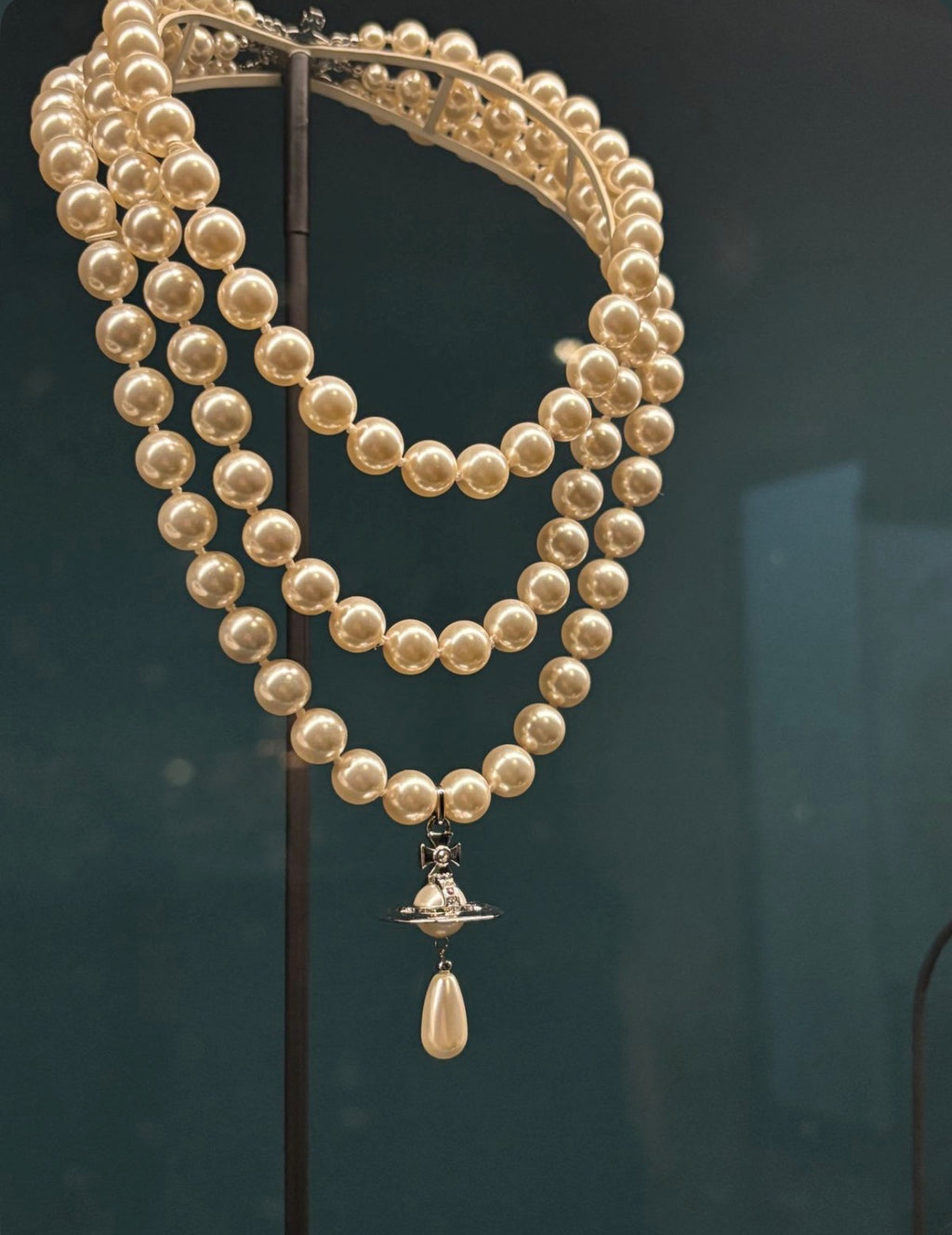 Three row pearl choker