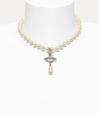 One pearl drop necklace