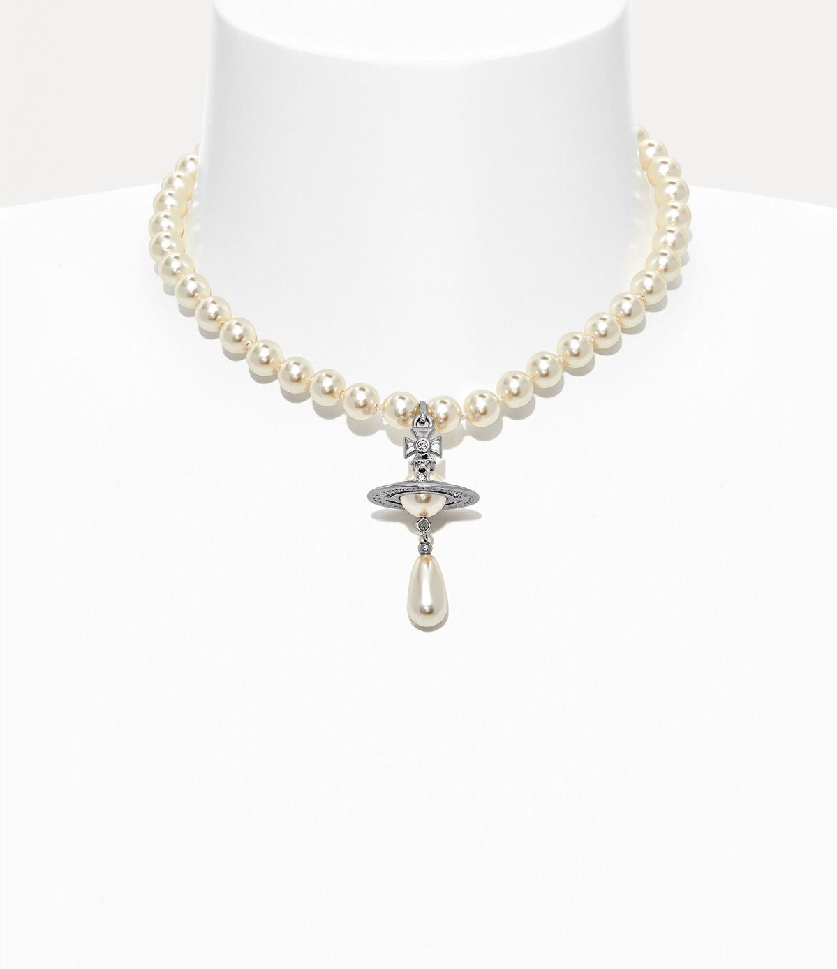 One pearl drop necklace
