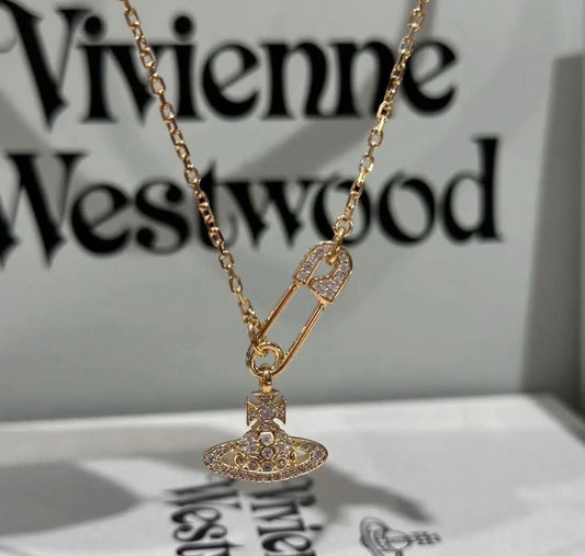 Lucrece gold pendant