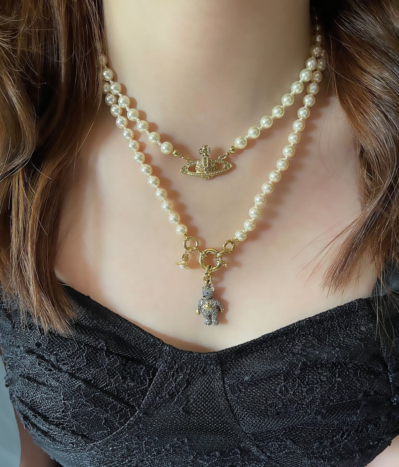 Minibas relief gold pearl choker