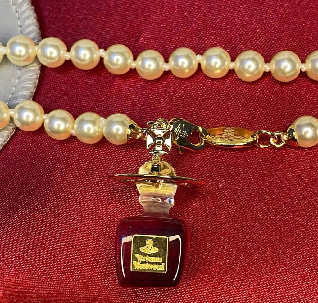 Solid parfum bottle red wine