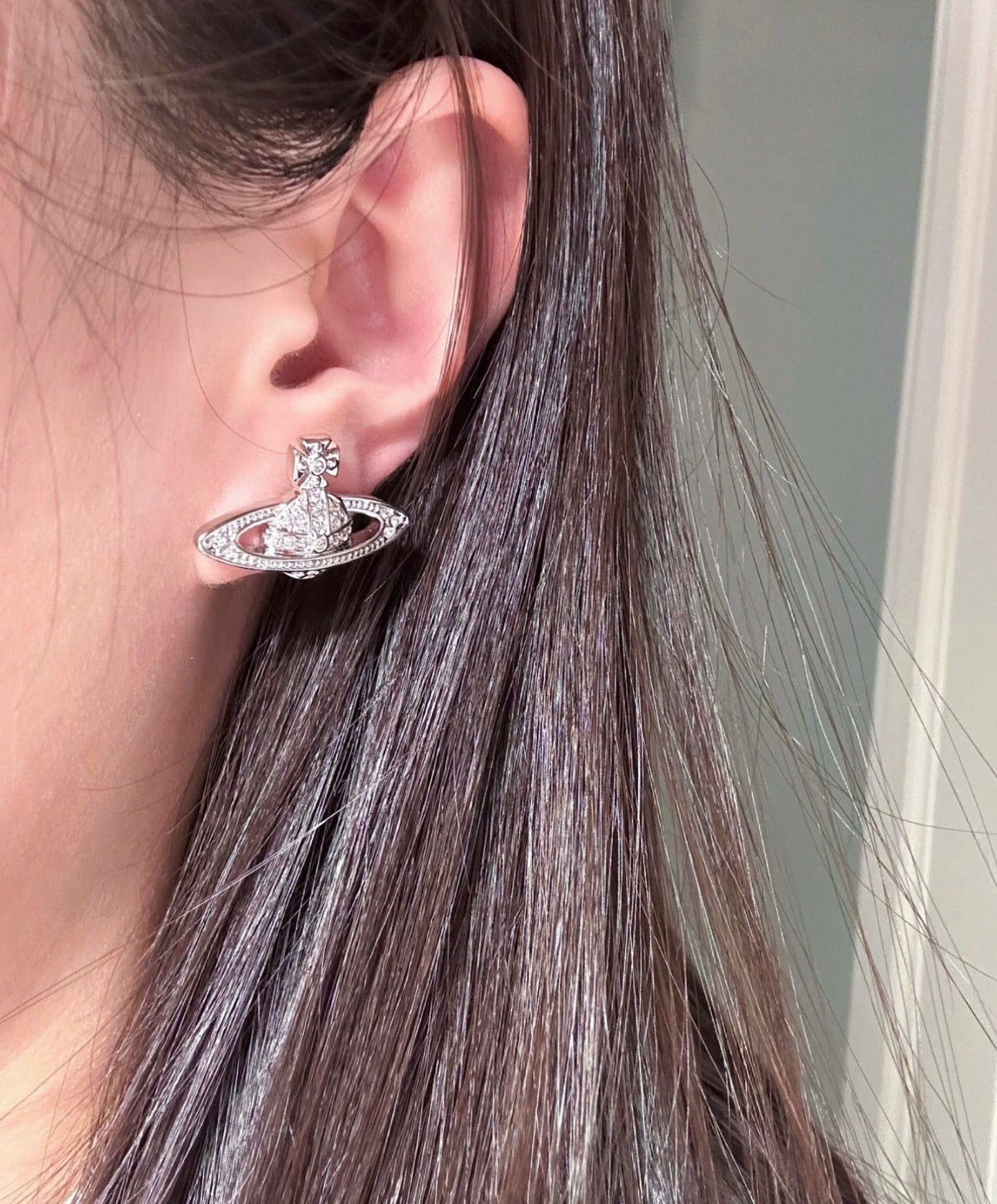 Minibas relief silver earrings