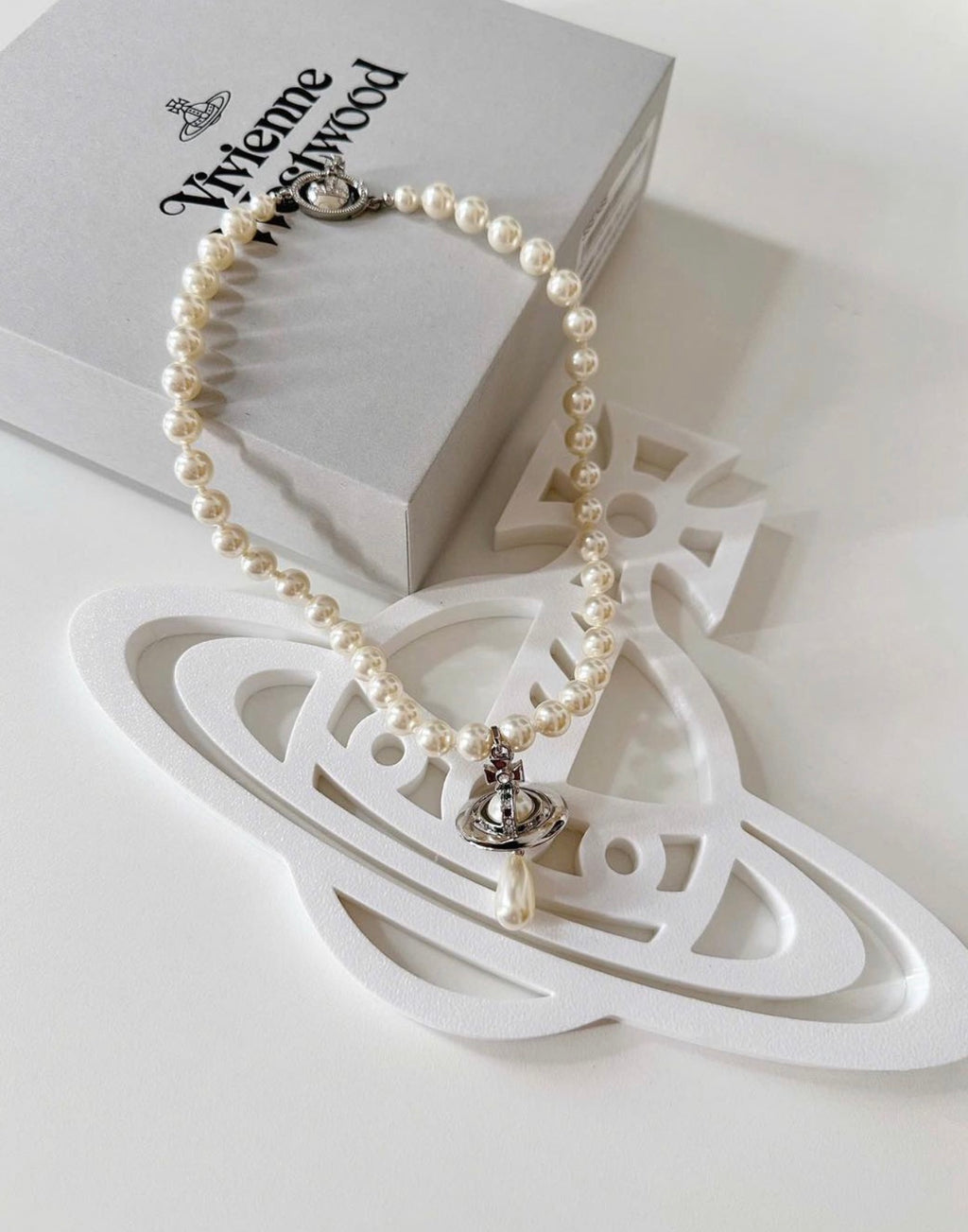One pearl drop necklace