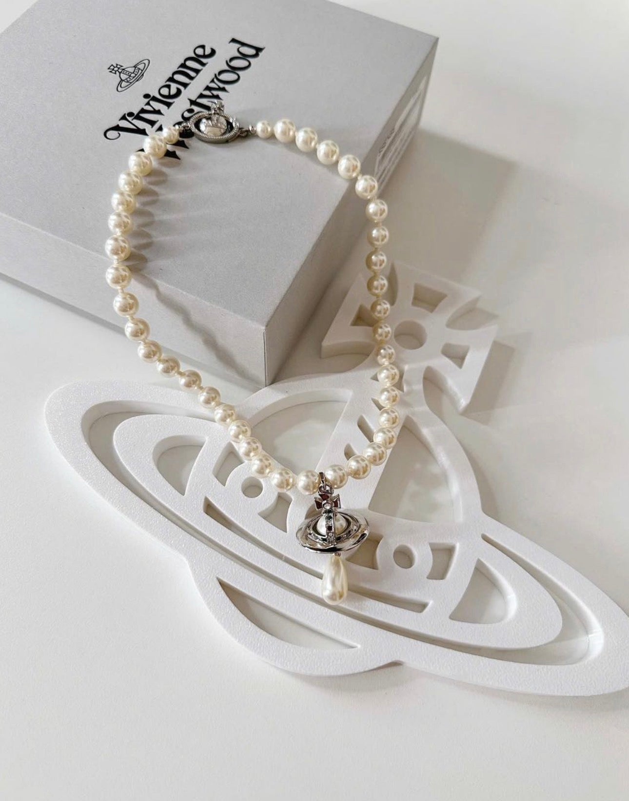 One pearl drop necklace