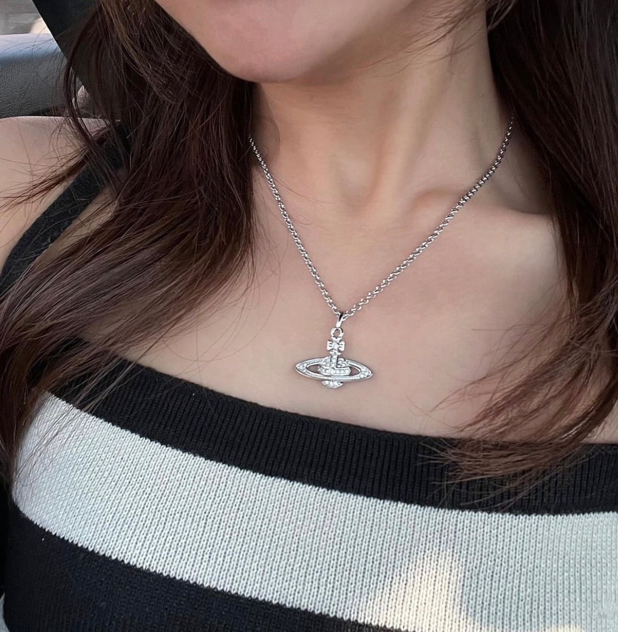 Minibas relief silver pendant