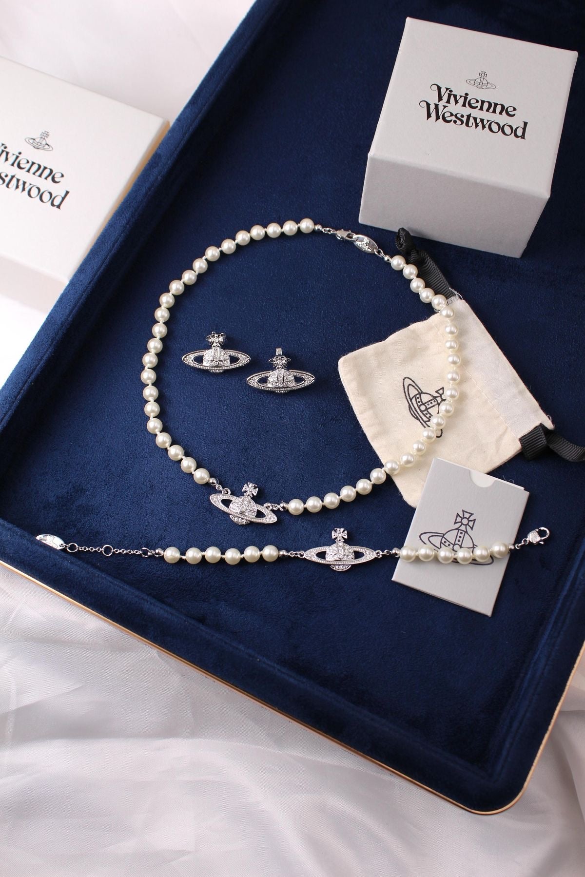 Minibas relief pearl set